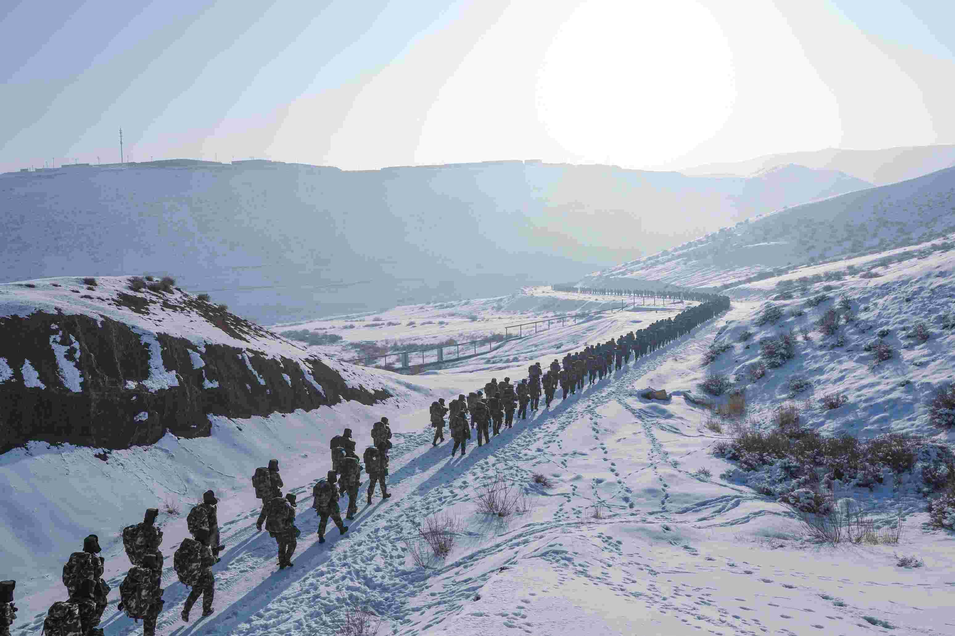 新兵首次长征路冰天雪地淬火成钢