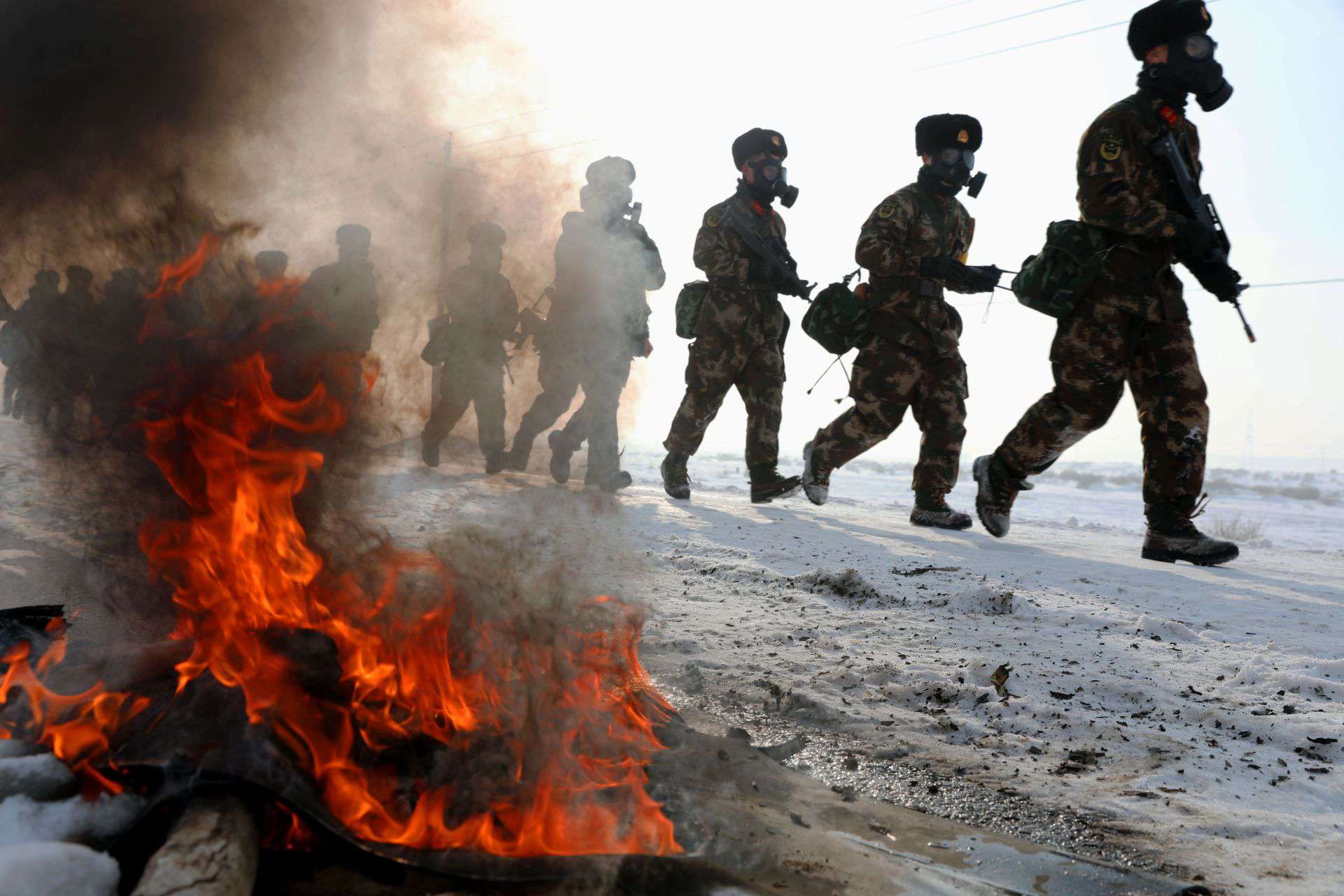 武警演训"快闪式"随机教育相伴"冲锋线"-中工军事-中工网