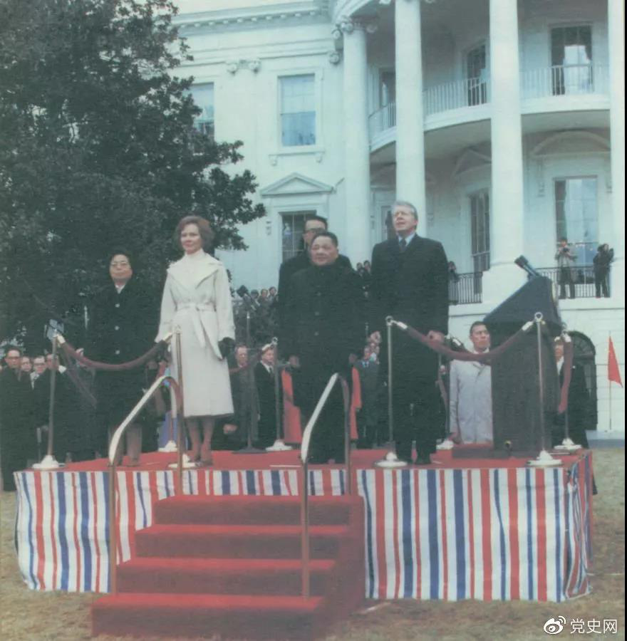 1979年1月29日至2月5日，邓小平应卡特总统邀请正式访问美国。