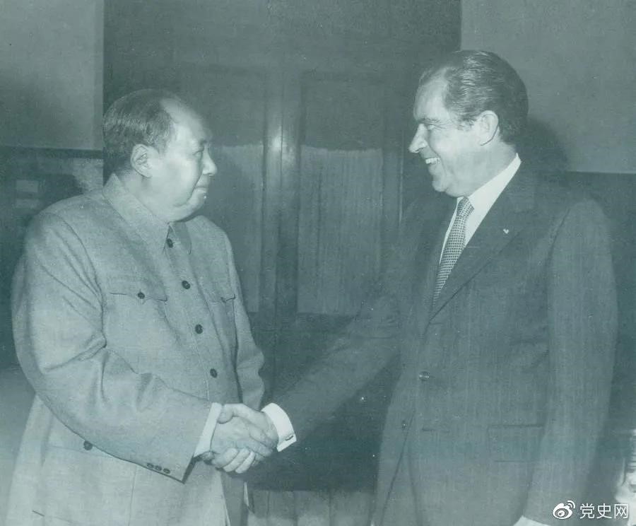 1972年2月21日，毛泽东主席会见美国总统理查德·尼克松。