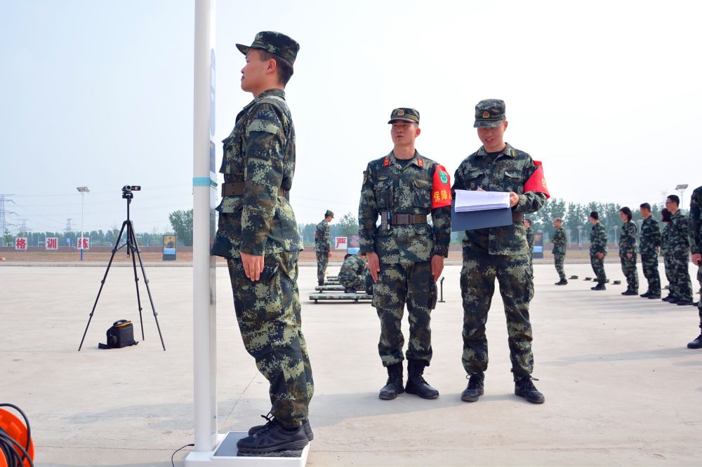 练兵备战正当时武警北京某部严密组织干部季度体能考核