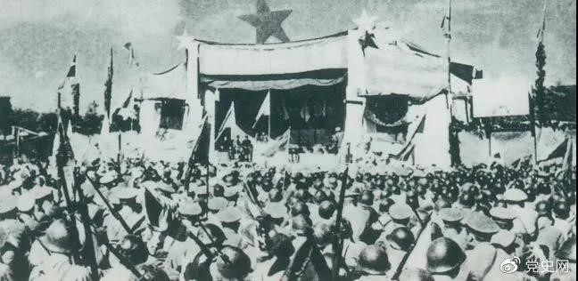 1950年5月19日，人民解放军解放舟山群岛。图为舟山军民举行庆祝解放大会。