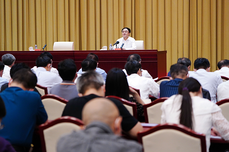 7月5日，党史学习教育中央宣讲团成员曲青山在首场报告会上作宣讲报告。