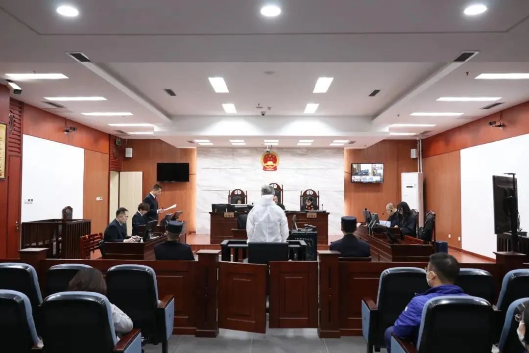 薛纪宁受贿案庭审现场（图片来源：呼和浩特市中级人民法院）