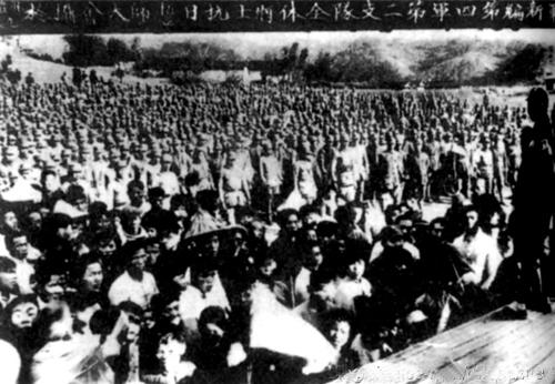 △1938年2月27日，新四军二支队及各界代表和当地群众6000余人，在龙岩白土镇龙聚村西牛塘举行抗日誓师大会。