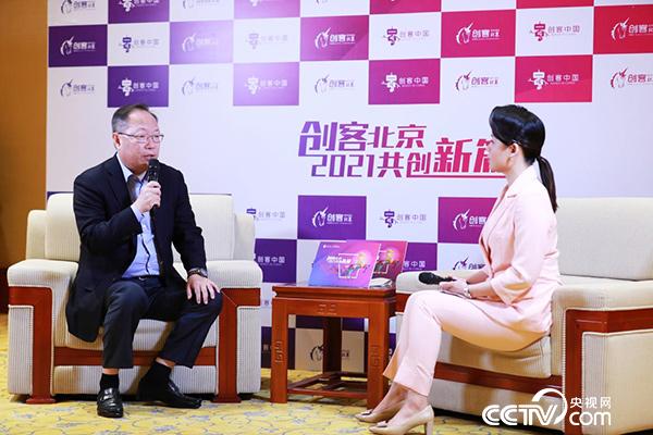北京迈迪顶峰医疗科技有限公司董事长 孟坚（左）