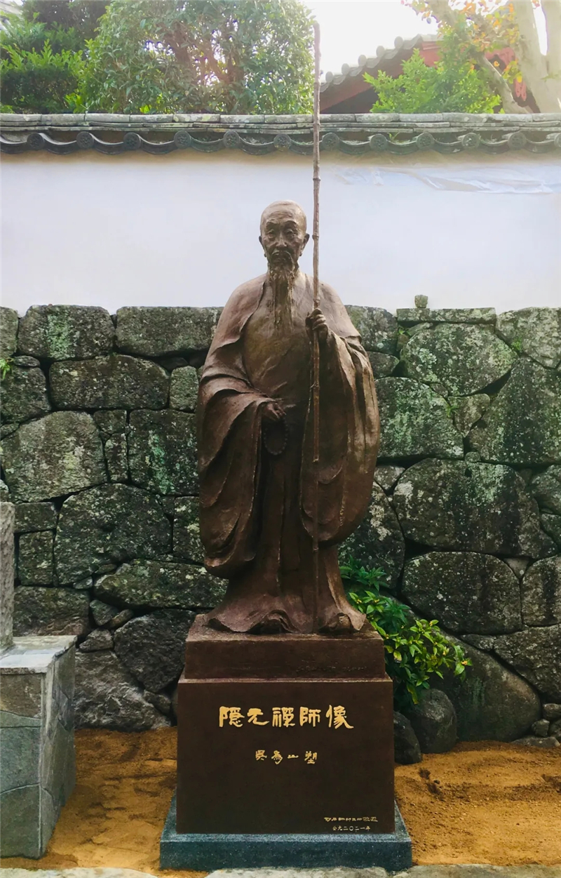 吴为山塑《隐元禅师像》，在有400年历史的长崎东明山兴福寺落成，并永立古寺入口处