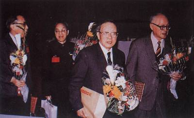 1991年4月25日，科学家王淦昌、王大珩、杨嘉墀、陈芳允（右起）荣获“863计划”荣誉证书。