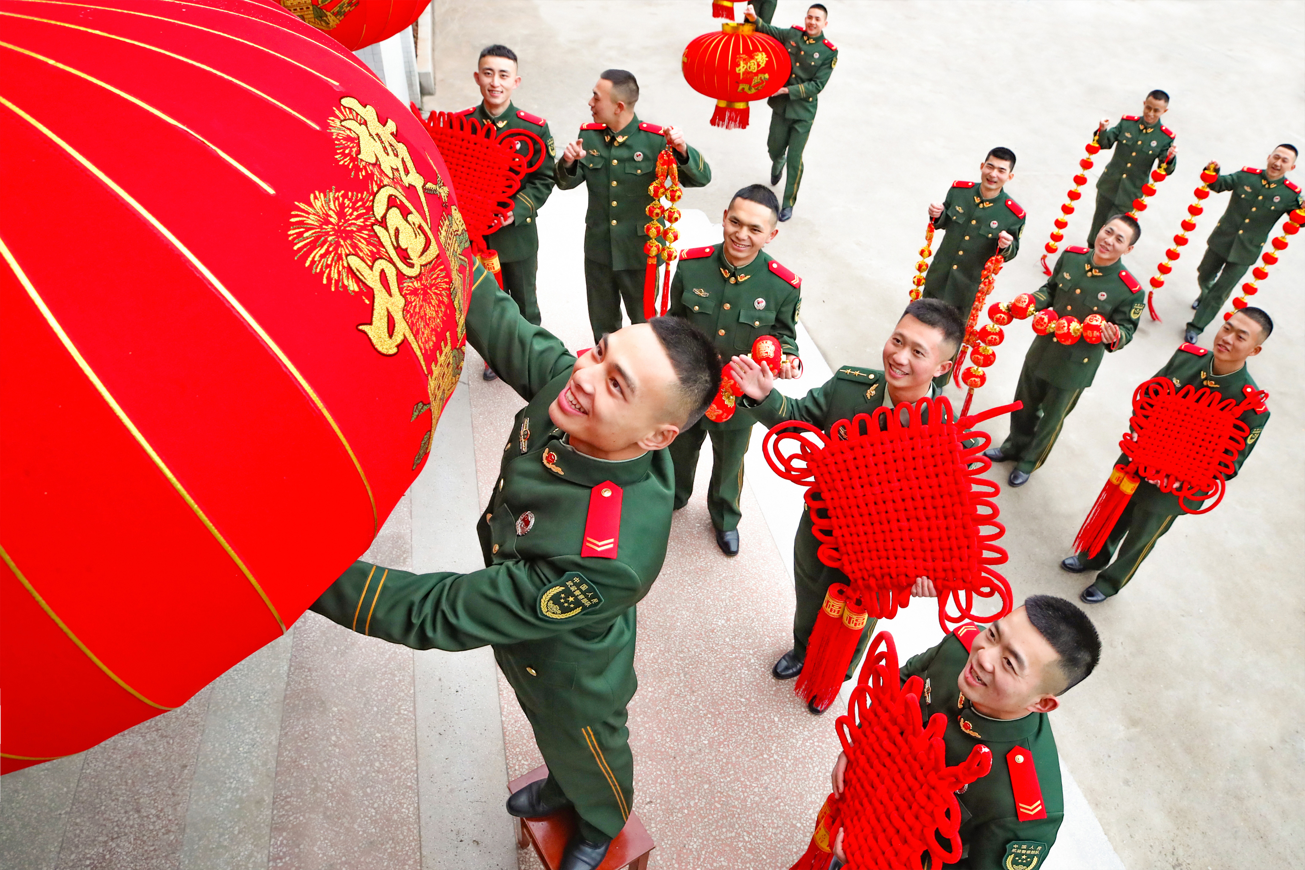 重庆武警官兵迎新春座座军营年味浓