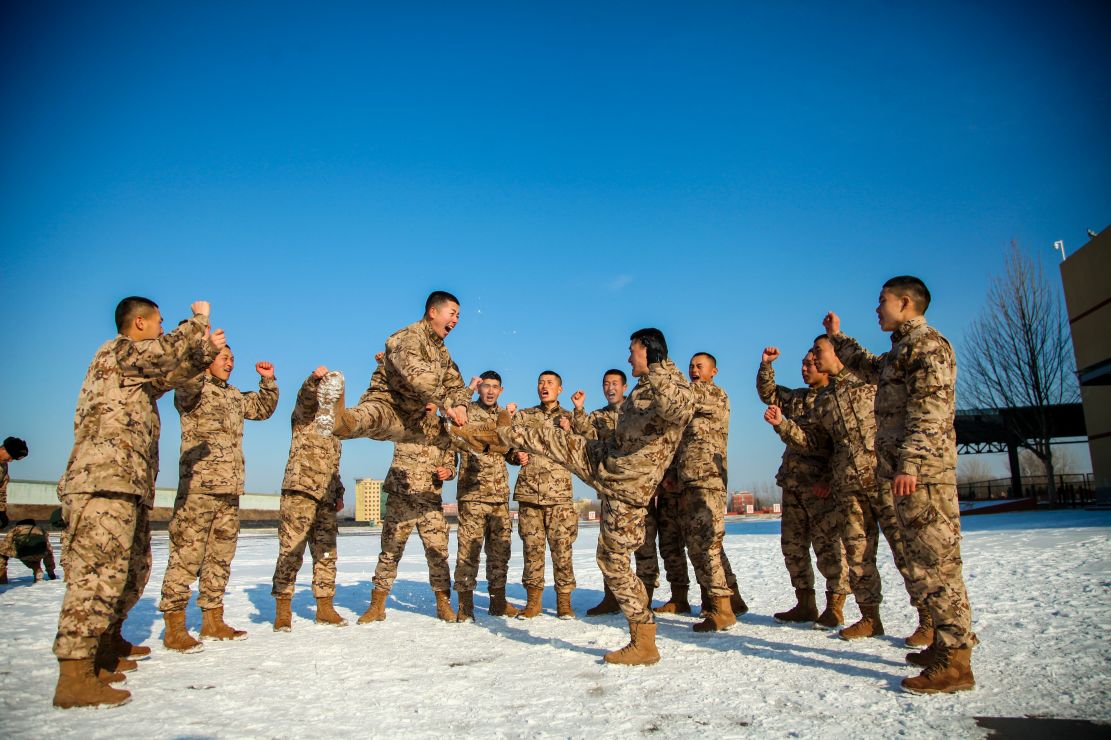 入冬以来我们便根据气候特点,抓住练兵好时节,严密组织训练,进一步