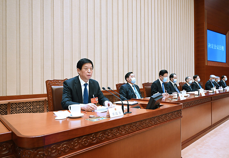 3月4日，十三届全国人大五次会议主席团在北京人民大会堂举行第一次会议。全国人大常委会委员长栗战书主持会议。新华社记者 申宏 摄