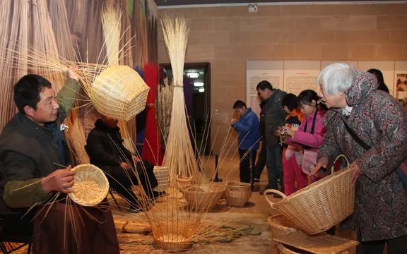 2011年1月，“手艺农村——山东农村文化产业调研成果展”在中国美术馆举办