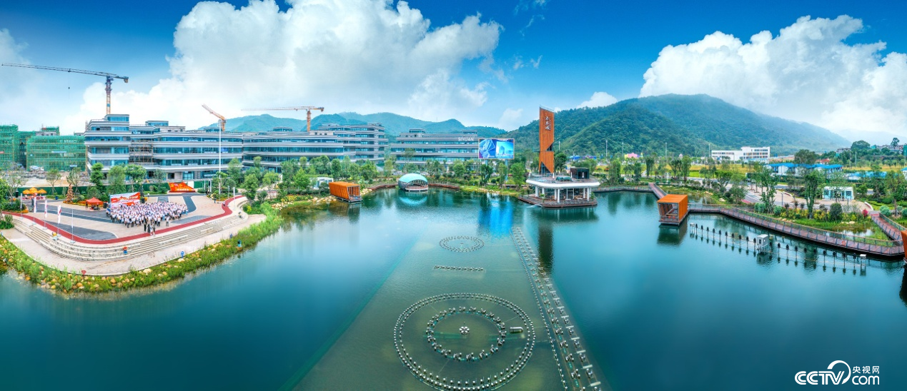 湖光山色的龙岩新罗区未来城.  李艺爽 摄