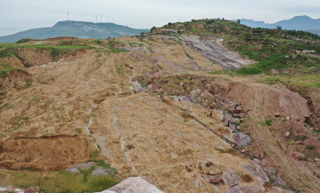 位于河北省张家口市宣化区的恐龙足迹化石点