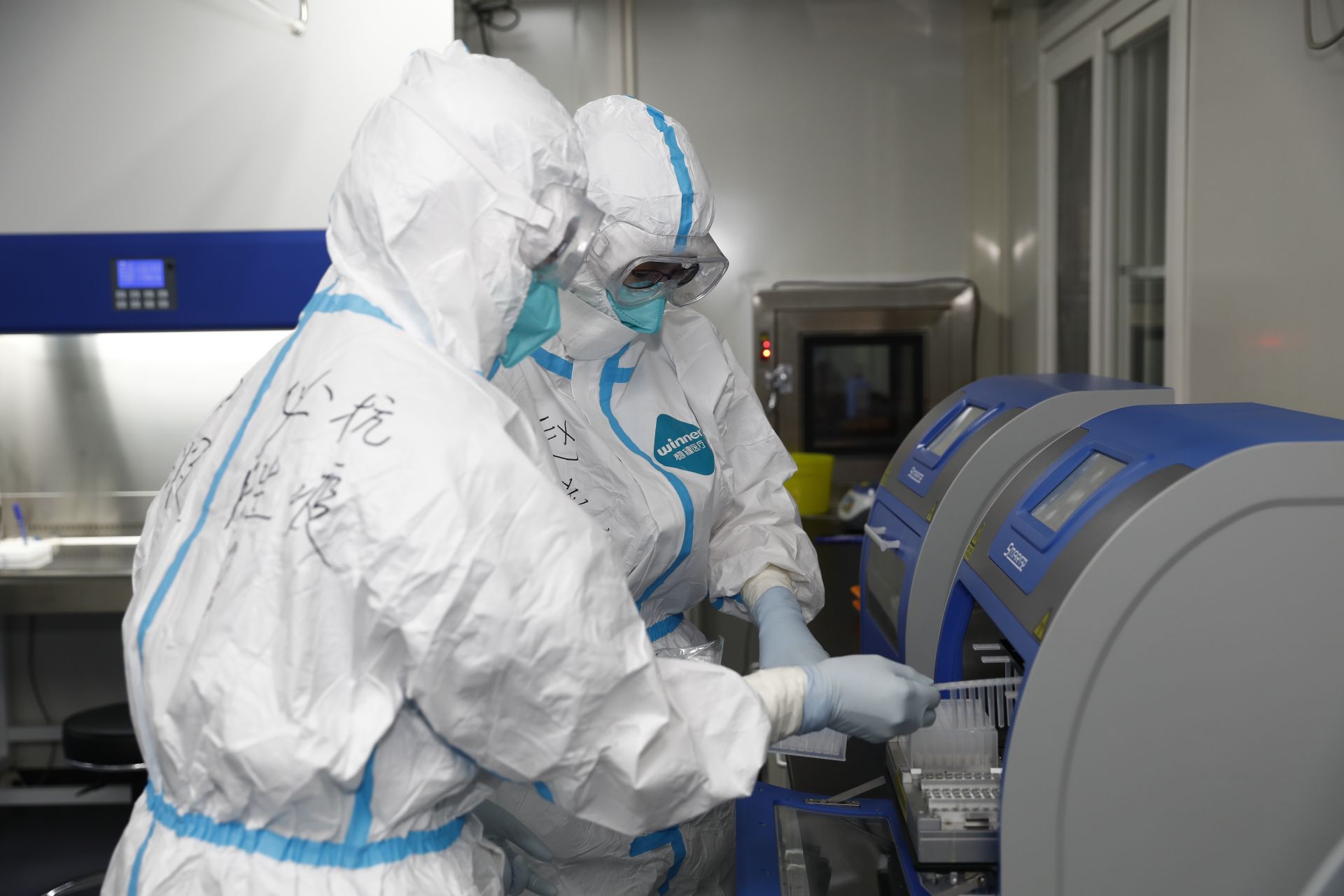 Nucleic acid inspectors race the virus with "patience" and "care"
