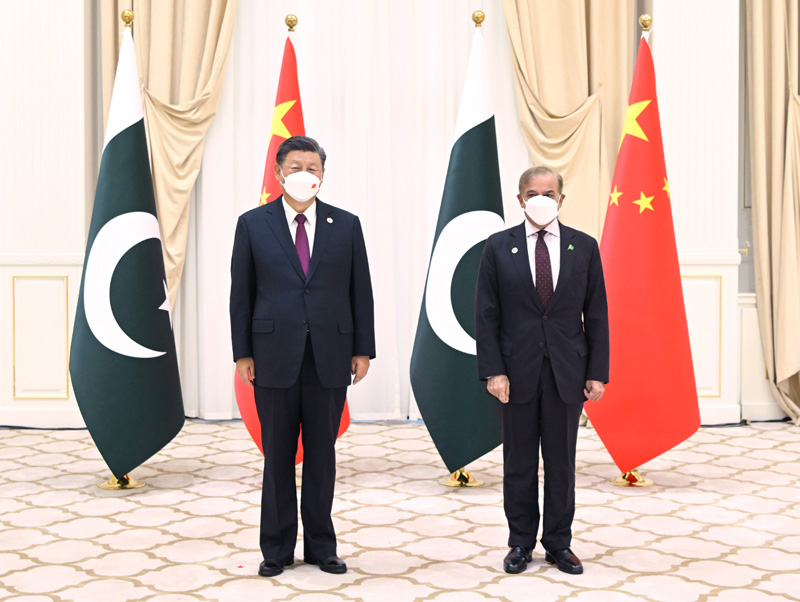 当地时间9月16日上午，国家主席习近平在撒马尔罕国宾馆会见巴基斯坦总理夏巴兹。