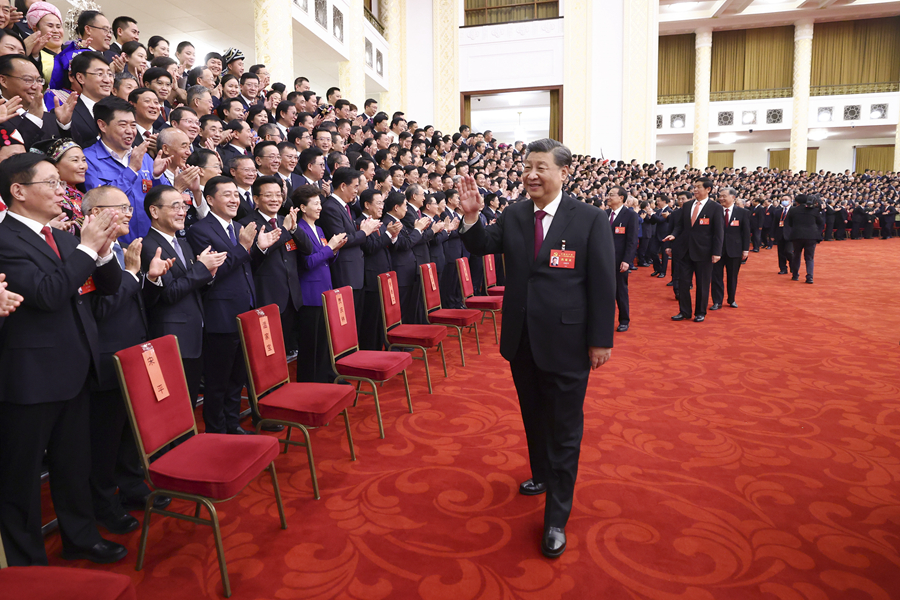 10月23日下午，中共中央总书记、国家主席、中央军委主席习近平等领导同志在北京人民大会堂亲切会见出席党的二十大代表、特邀代表和列席人员，并同大家合影留念。