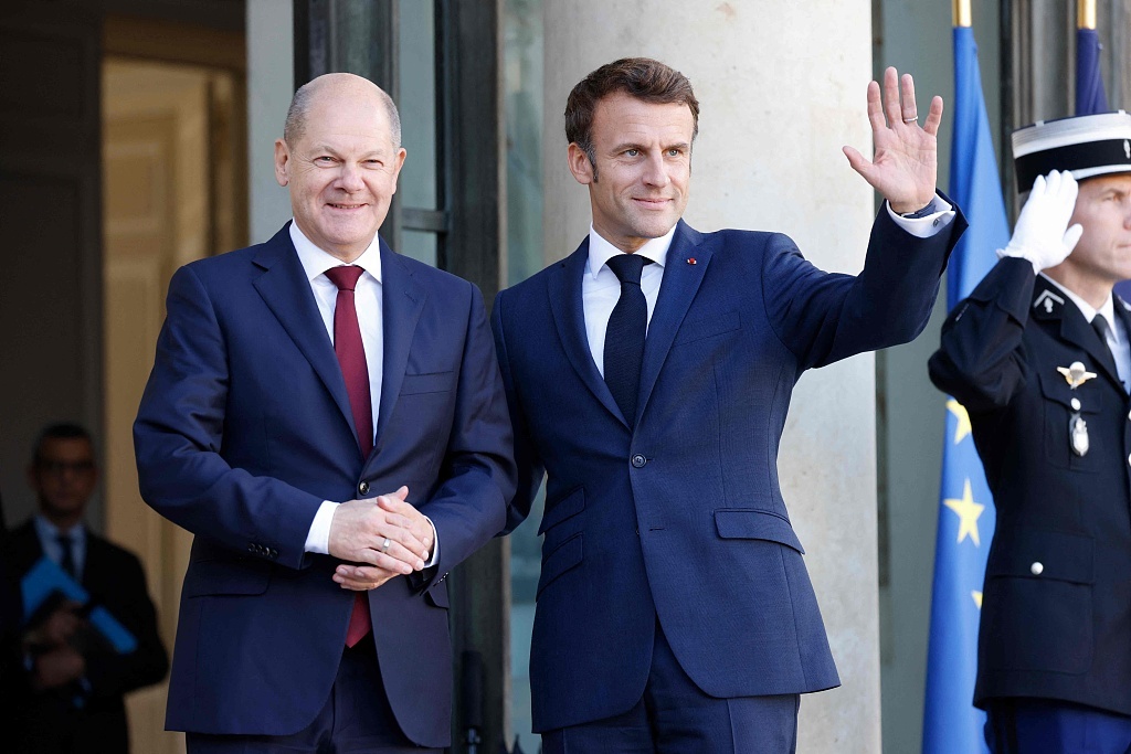 10月26日，法国巴黎，法国总统马克龙会见来访的德国总理朔尔茨。（视觉中国）