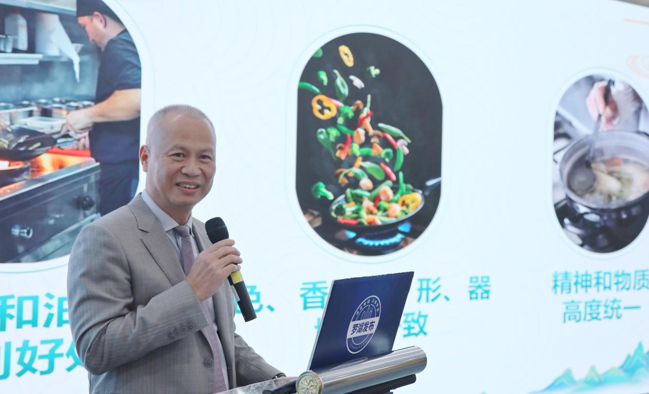 中国烹饪协会副会长、深圳市烹饪协会创会会长黄平发言