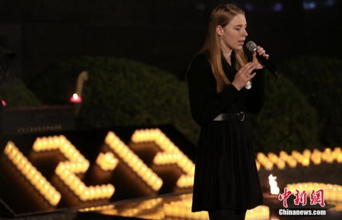 图为梅根&middot;布莱迪演唱歌曲《感同身受》。泱波 摄