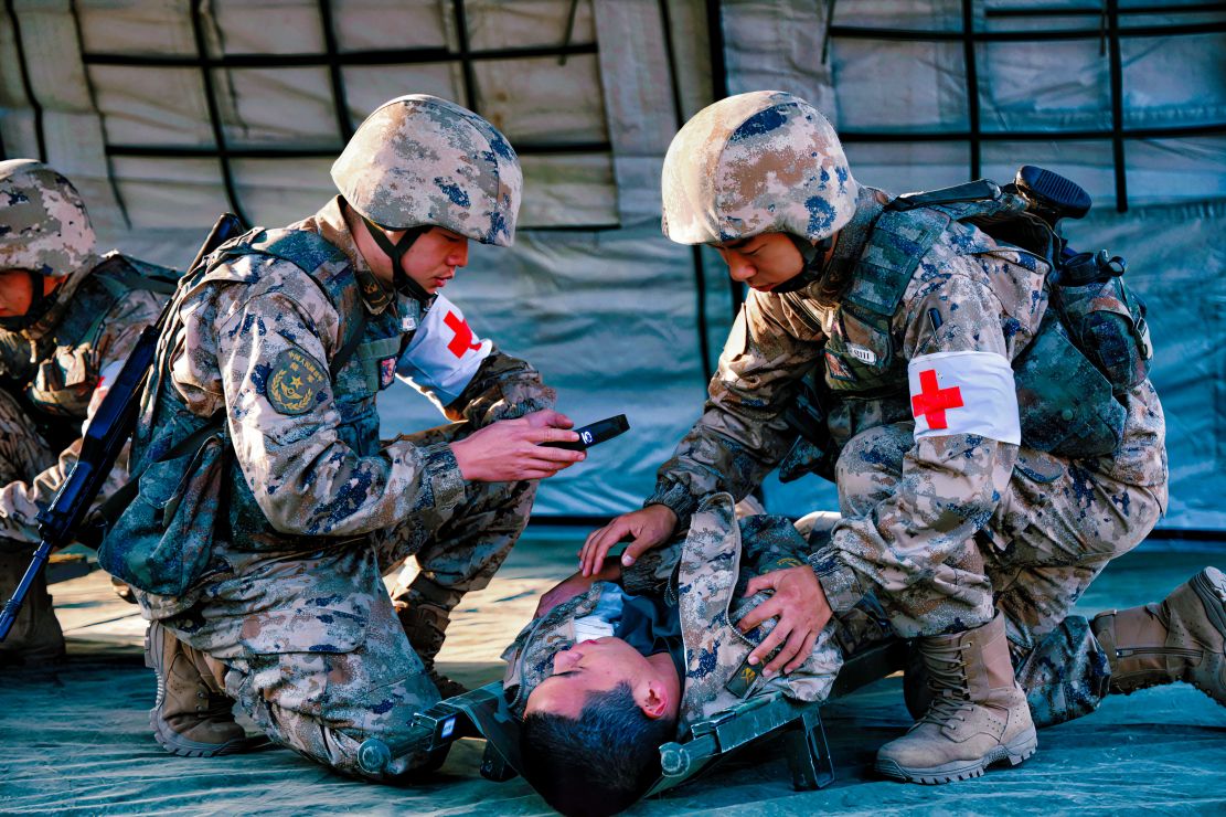 图为医疗留治组识读伤员信息