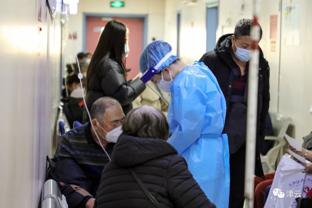 直击总医院急诊科：挺过最难的时候，现在“能看到大厅地面了”……_新闻频道_央视网(cctv.com)