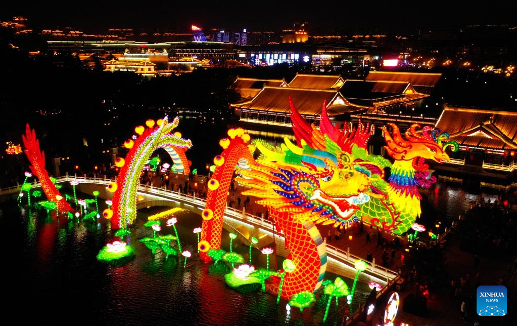 Spring Festival Intro Chinese scenic spots welcome tourists with festive activities during ...