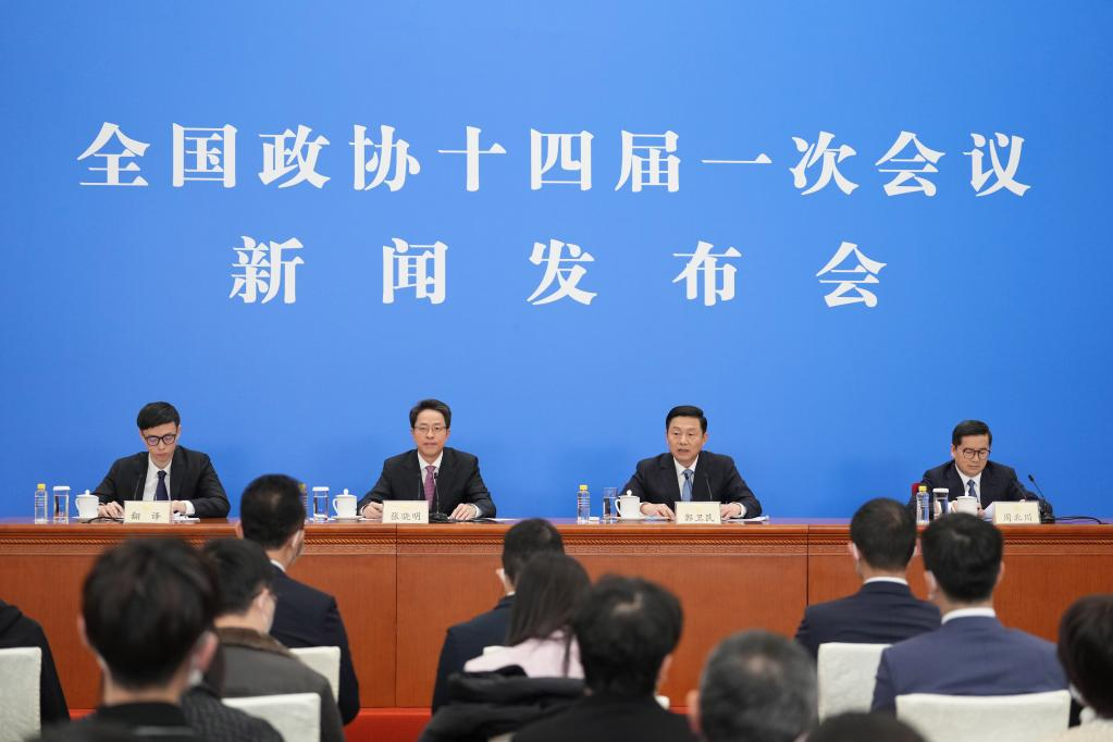 Guo Weimin (2nd R, rear), spokesperson for the first session of the 14th National Committee of the Chinese People