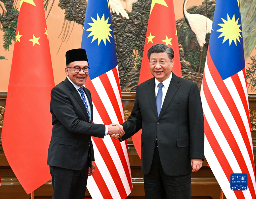 3月31日下午，国家主席习近平在北京人民大会堂会见来华进行正式访问的马来西亚总理安瓦尔。