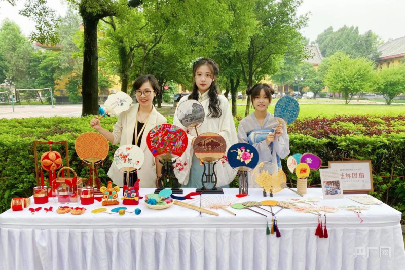 【大宏图&middot;&ldquo;县&rdquo;在启航】广西荔浦：拉长链条赋能&ldquo;金芋飘香&rdquo; 集群聚势叫响&ldquo;衣架之都&rdquo;