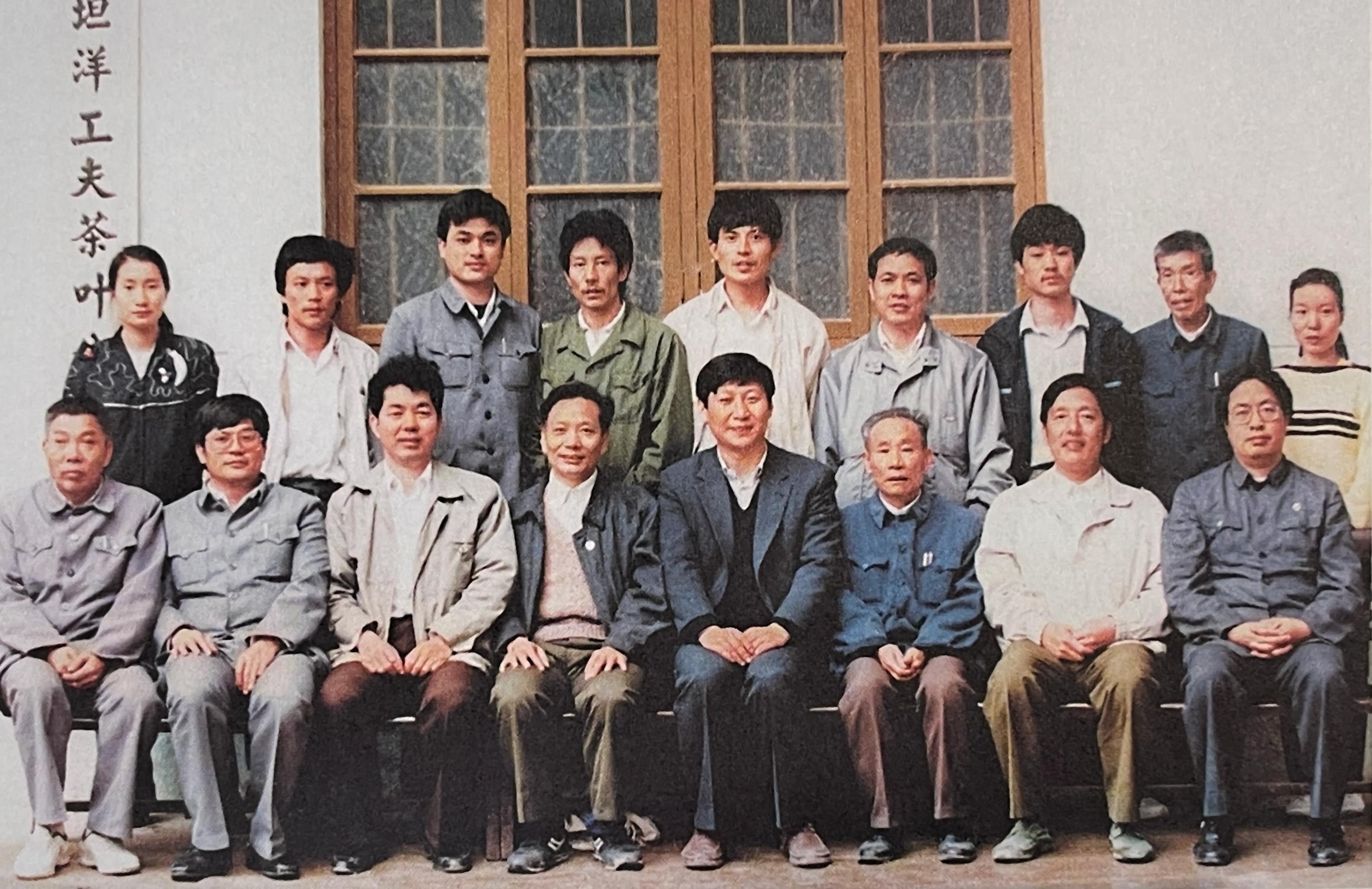 1990年5月，刚调任福州市委书记的习近平到宁德交接工作时，调研福安市社口乡坦洋工夫茶叶公司。