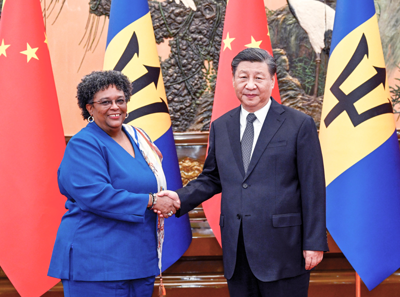 6月27日下午，国家主席习近平在北京人民大会堂会见来华进行正式访问的巴巴多斯总理莫特利。