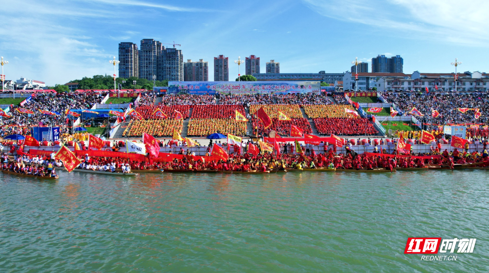 2023中国沅陵传统龙舟赛。