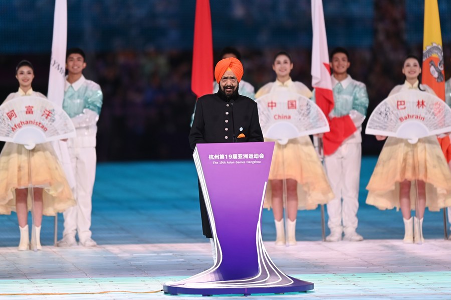 Raja Randhir Singh, acting president of the Olympic Council of Asia (OCA), addresses the opening ceremony. (Xinhua/Huang Zongzhi)