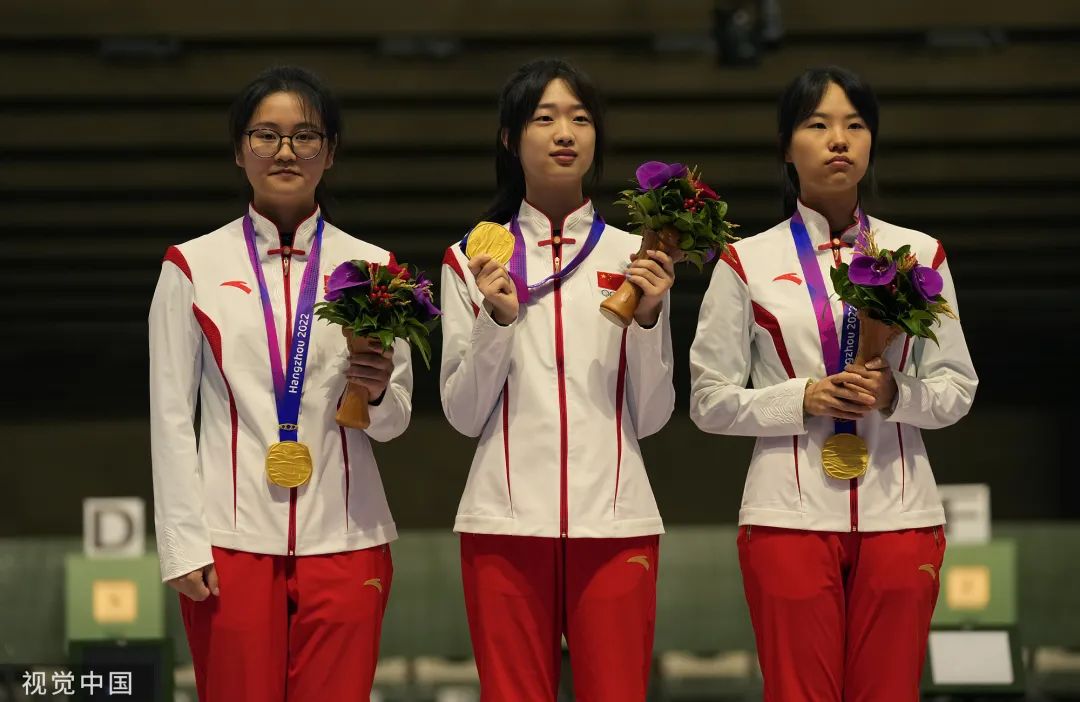 在本日出战的六项比赛中均收获金牌，其中邹佳琪、邱秀萍为中国体育代表团获得本届亚运会首金。