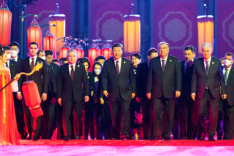 2023年5月18日晚，习近平主席和夫人彭丽媛在陕西省西安市大唐芙蓉园为出席中国-中亚峰会的中亚国家元首夫妇举行欢迎仪式和欢迎宴会。