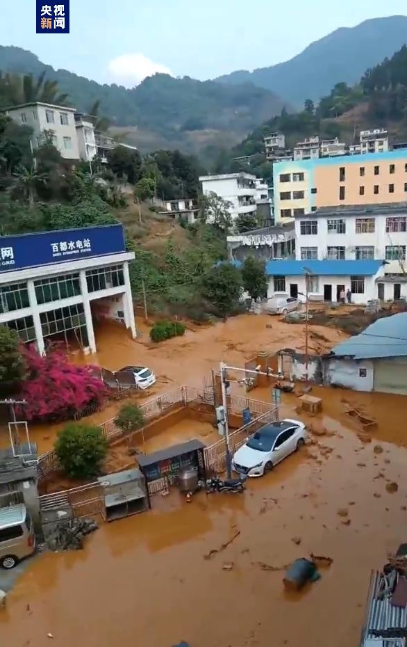 广西那坡县通报引水渠渗水致泥石流：4栋民房倾斜 周边群众紧急撤离