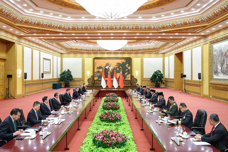 4月1日下午，国家主席习近平在北京人民大会堂同印尼当选总统普拉博沃举行会谈。