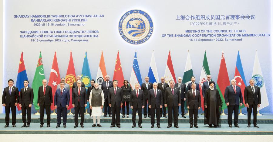 Chinese President Xi Jinping poses for a group photo with other leaders and guests ahead of the 22nd meeting of the Council of Heads of State of the Shanghai Cooperation Organization (SCO) in Samarkand, Uzbekistan, Sept. 16, 2022. (Xinhua/Li Tao)