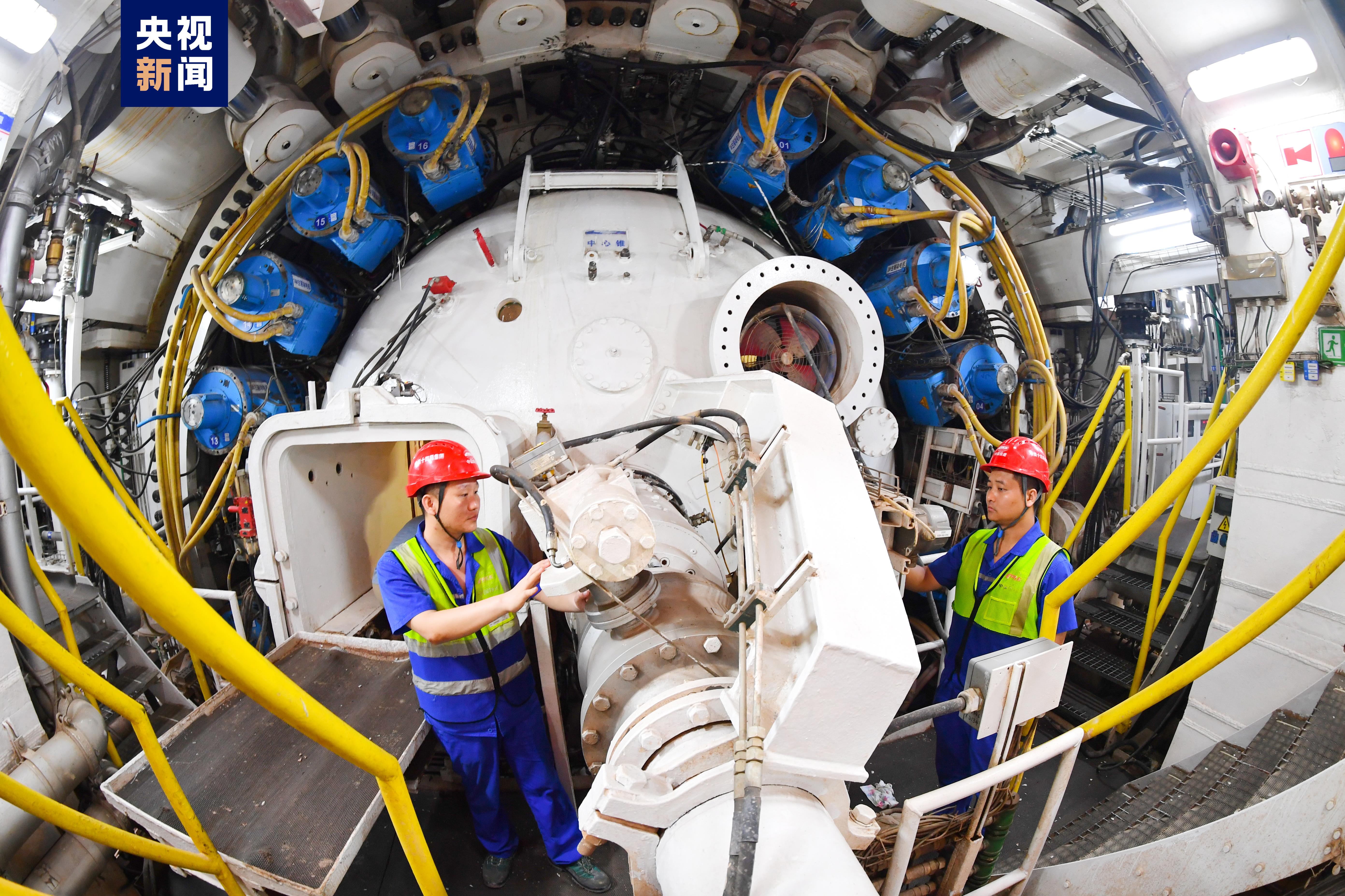 海珠湾隧道实现双线贯通 计划2025年建成通车