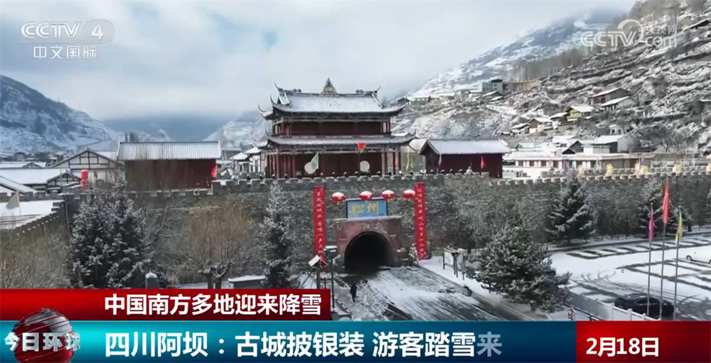 南方多地迎来降雪 游客尽享“瑞雪从天降”独特春日胜景