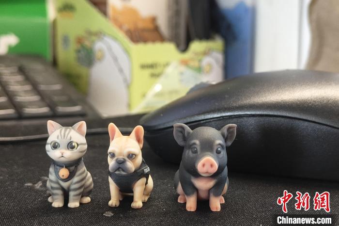 4月7日，浙江杭州，通过3D打印技术制作的宠物手办。