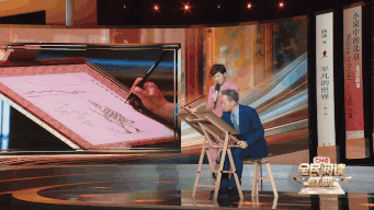 书页间的万种人生