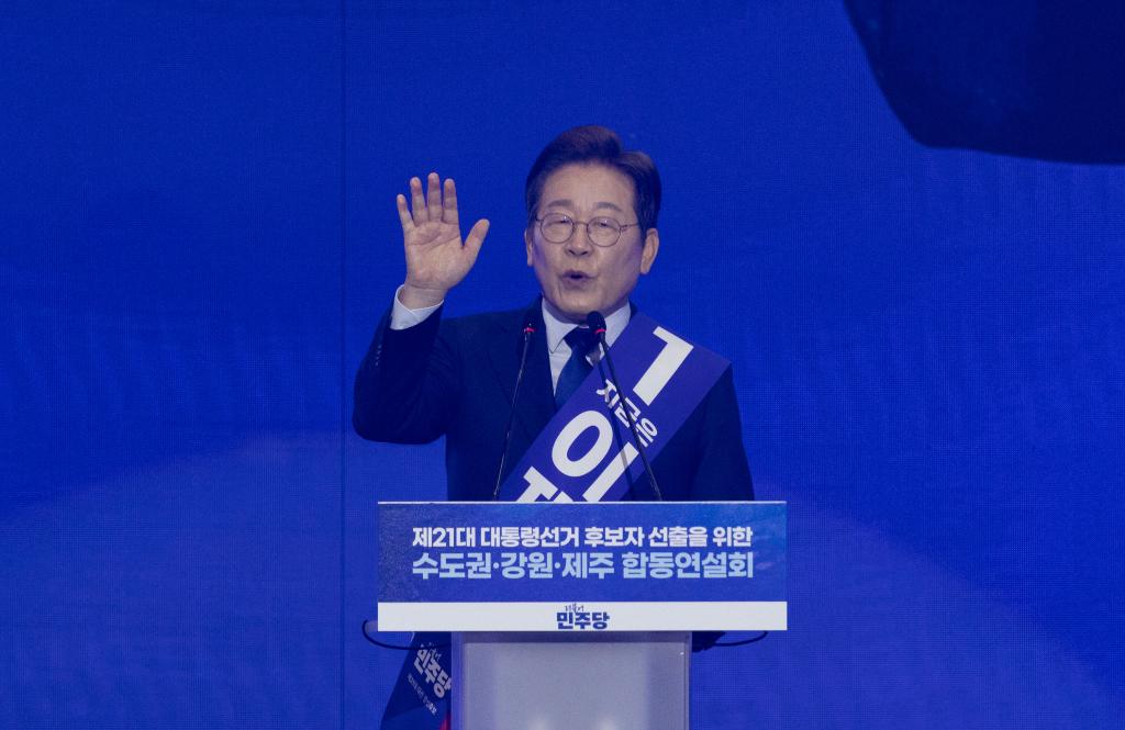 入出境“雙向奔赴”　“五一”旅行商場熱度攀升