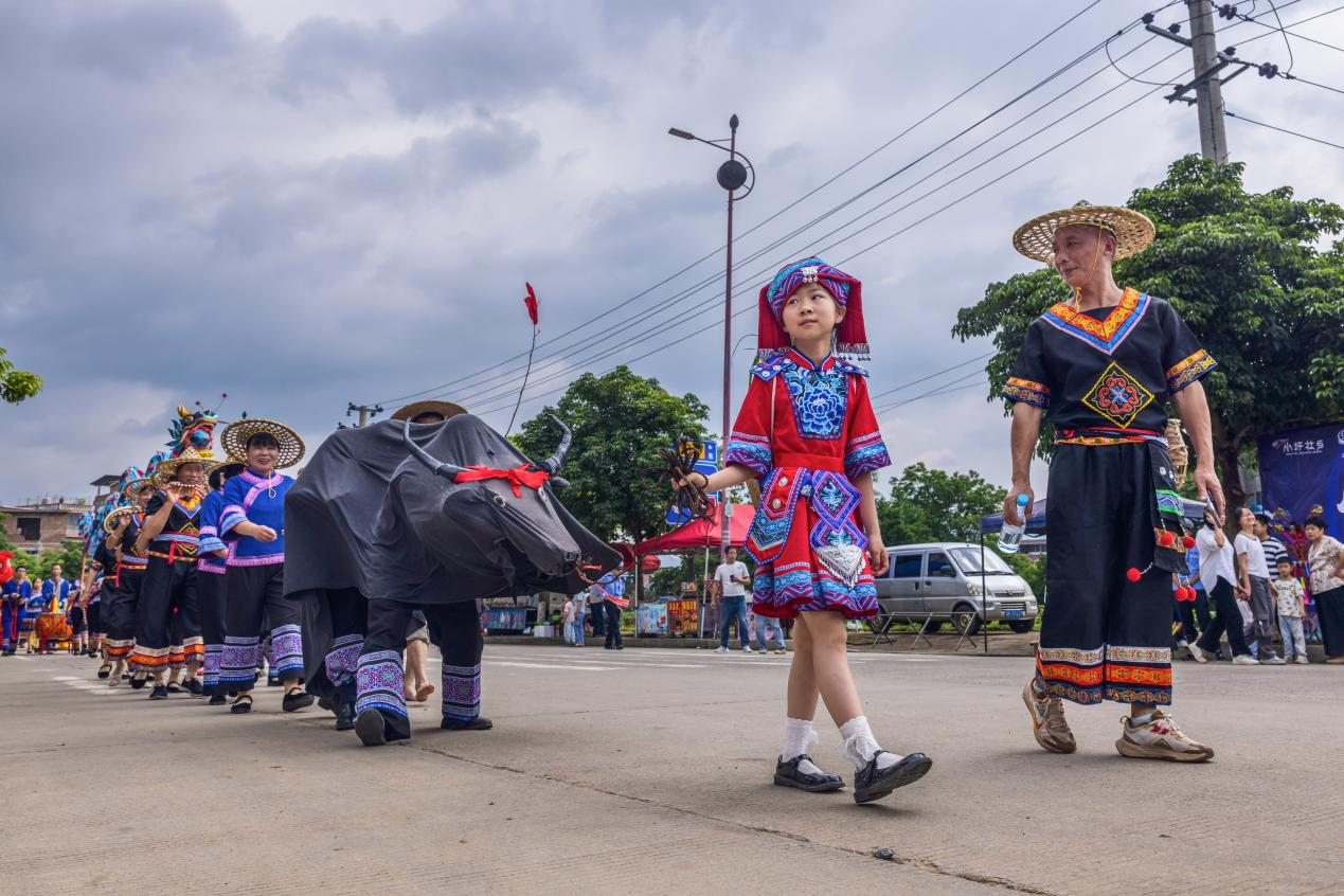 “牛王”出巡（李忠林/摄）