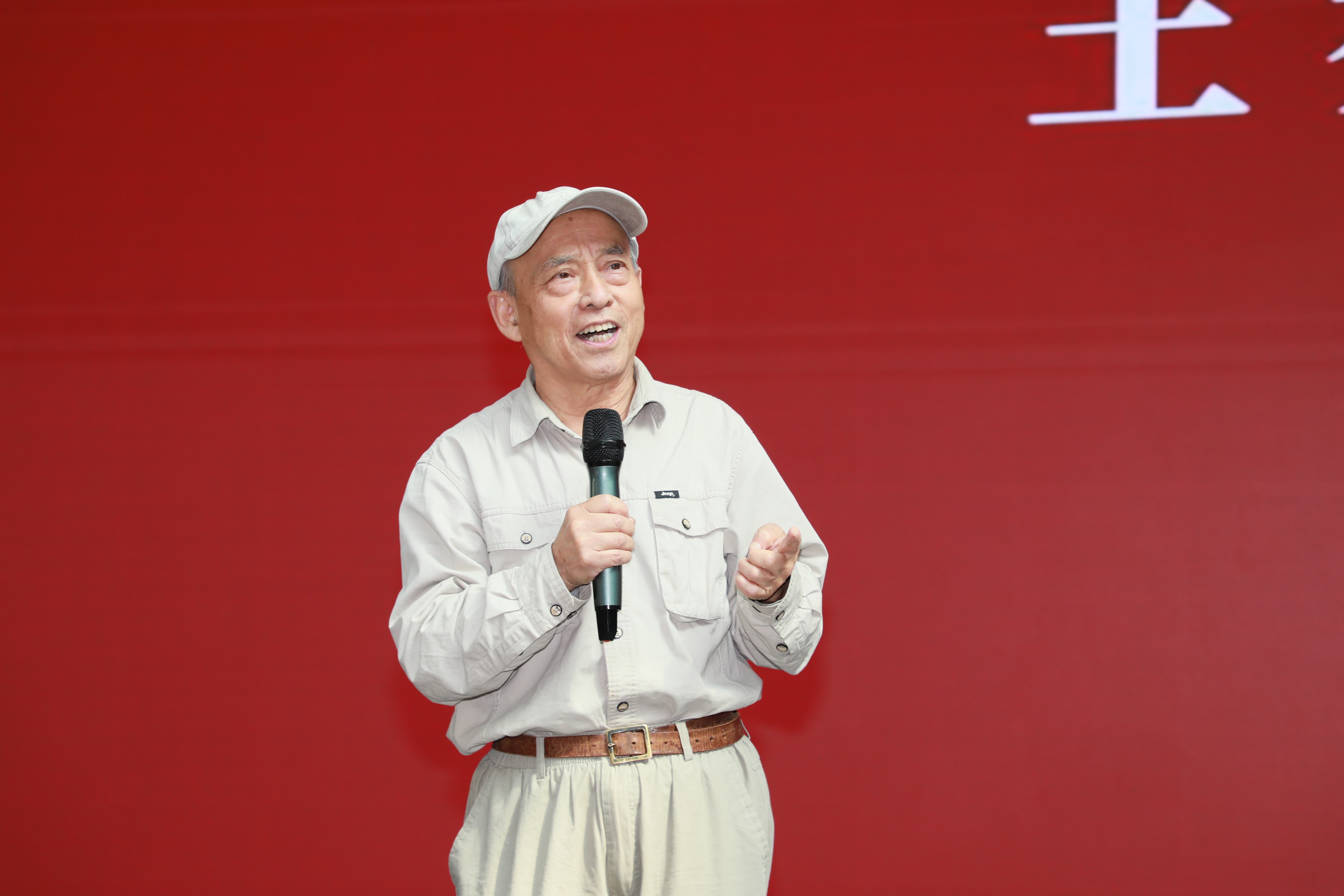 中央美术学院资深教授、博士生导师孙景波讲话