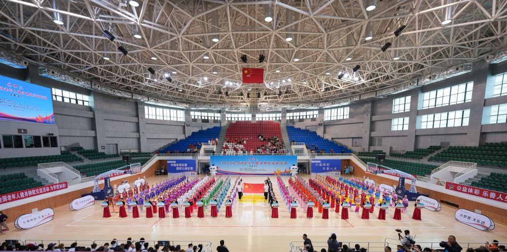 2025年全国老年人健身秧歌交流活动开幕式现场 徐宏岩 摄