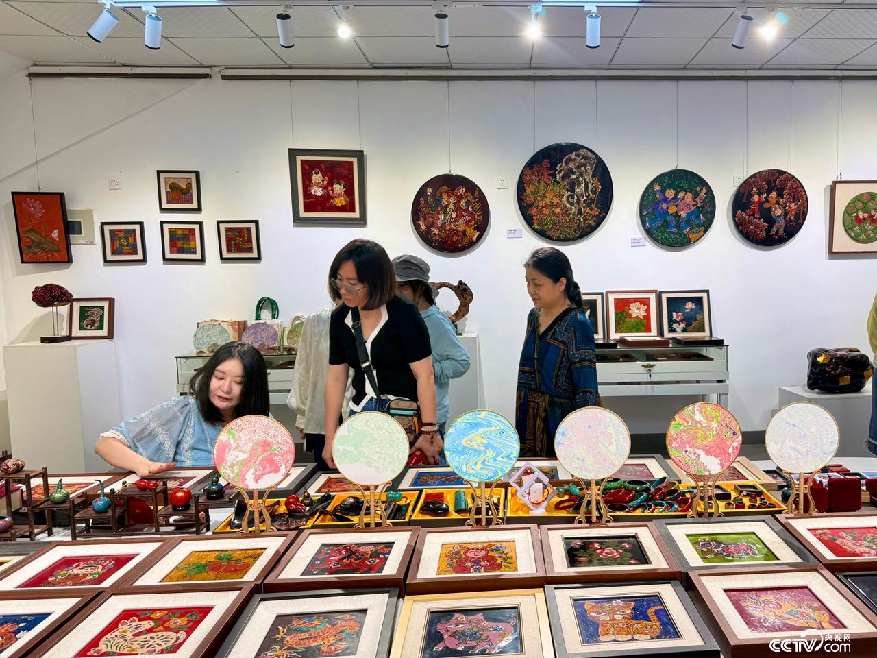 “艺术点亮乡村”专题①︱“非遗工坊、写生基地”描绘漳平乡村振兴新图景_地方频道福建站_央视网(cctv.com)