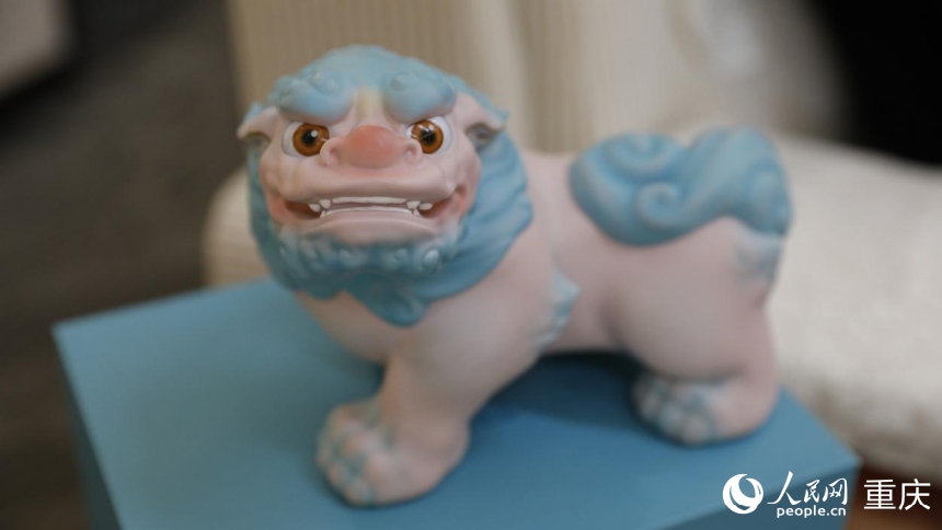 &ldquo;中国工艺美术文化创意大赛&rdquo;金奖&mdash;&mdash;大足彩塑文创《大足狮》。人民网 曹欣悦摄