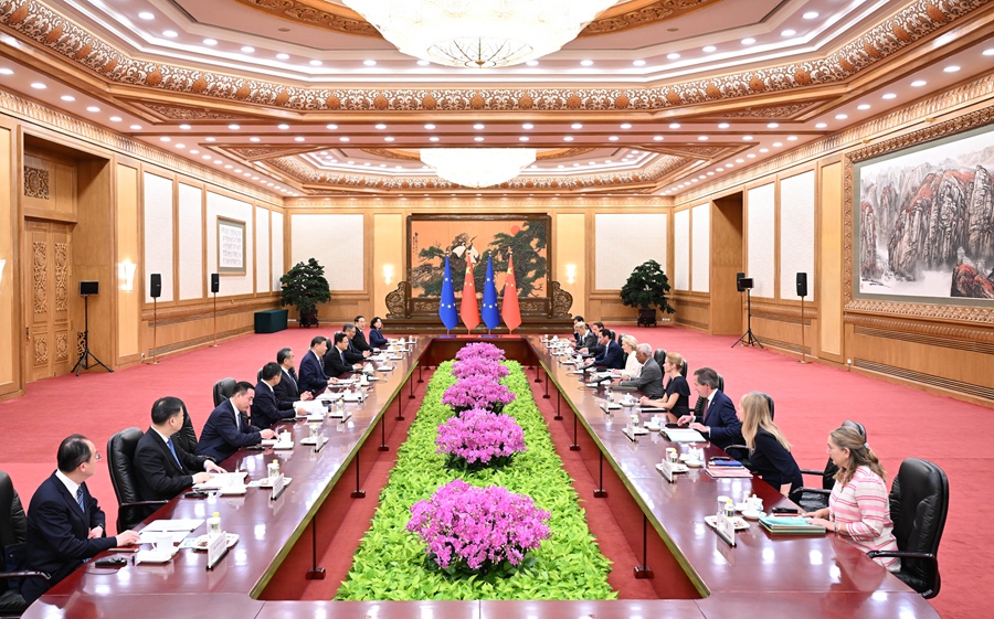 7月24日上午，国家主席习近平在北京人民大会堂会见来华举行第二十五次中国-欧盟领导人会晤的欧洲理事会主席科斯塔和欧盟委员会主席冯德莱恩。